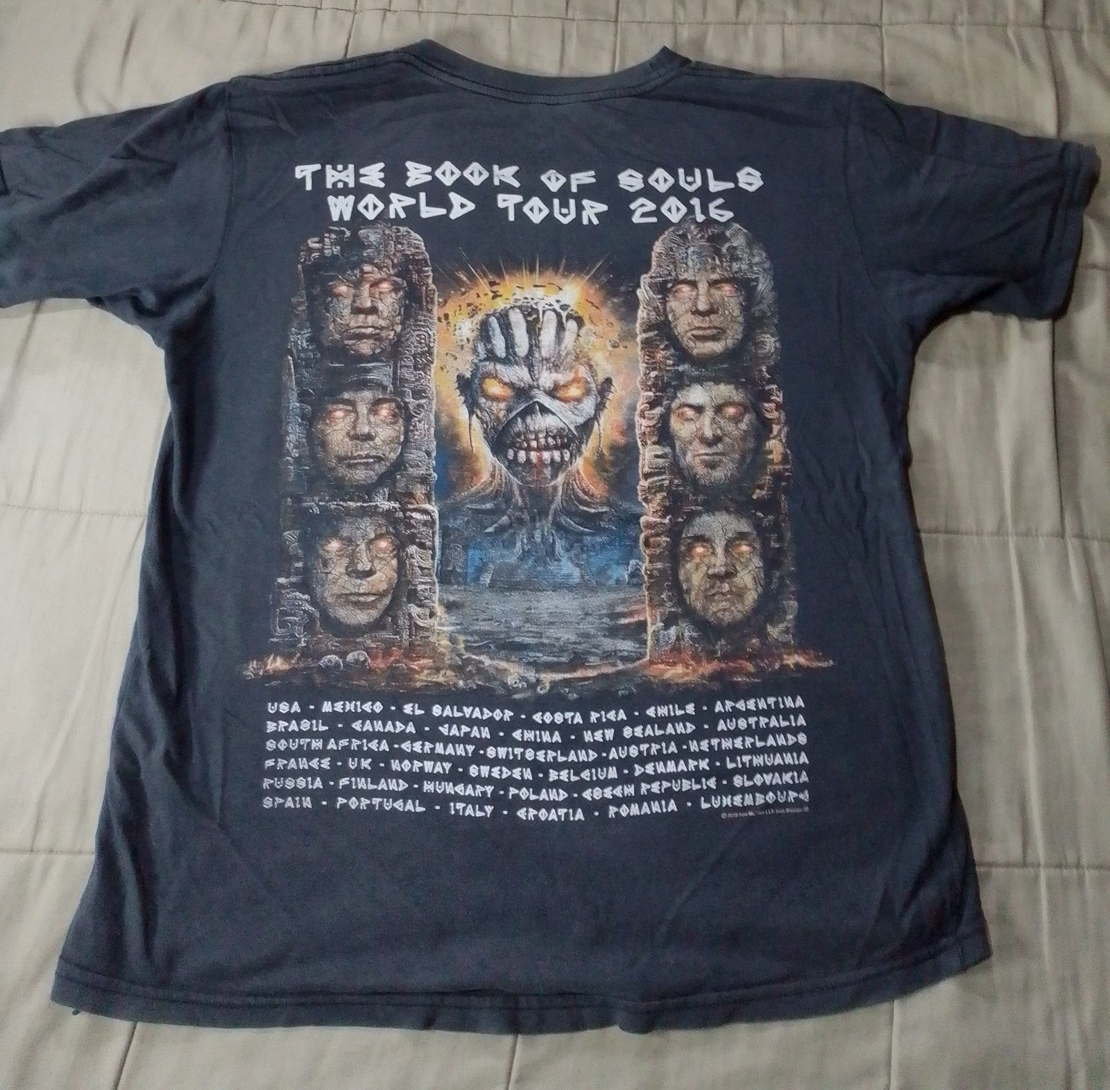 REMERA IRON MAIDEN ESPALDA visualiza la espalda de la remera