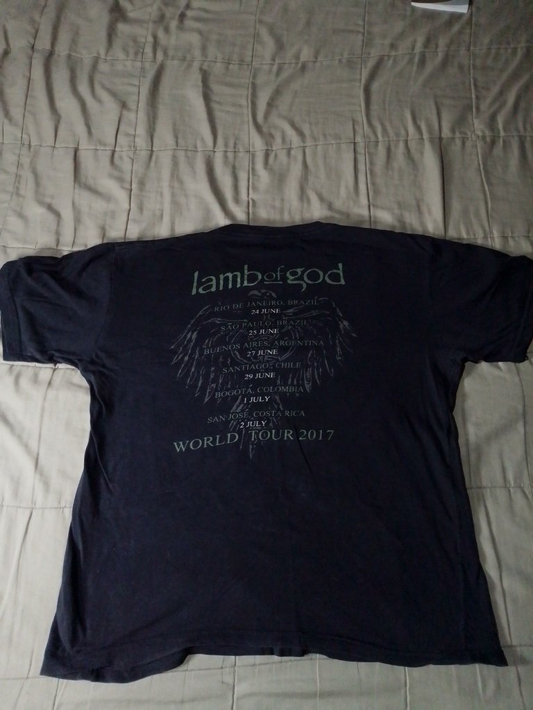 REMERA LAMB OF GOD ESPALDA visualiza la espalda de la remera